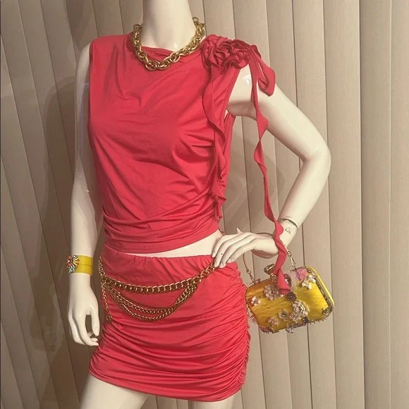 Chic Pink Ruched 2pcs skirt suit with Gold Chain Accents - Picture 6 of 6